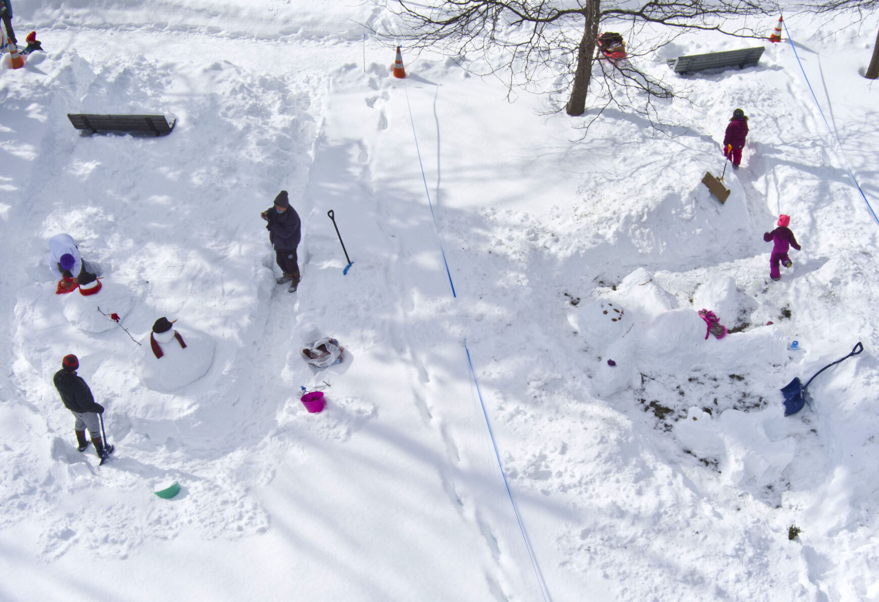Teams show off creativity at snowman festival